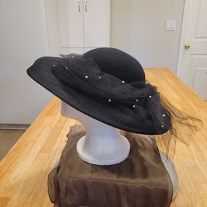 💐EUC~J JULIUS C. CRITTENDON Elegant Black Wide-Brim Hat with Pearl Accents